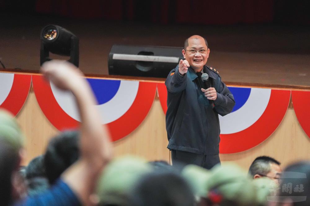 教育長賴上校代表學校歡迎所有學生參加本次活動。(軍聞社記者陳傳奇攝)