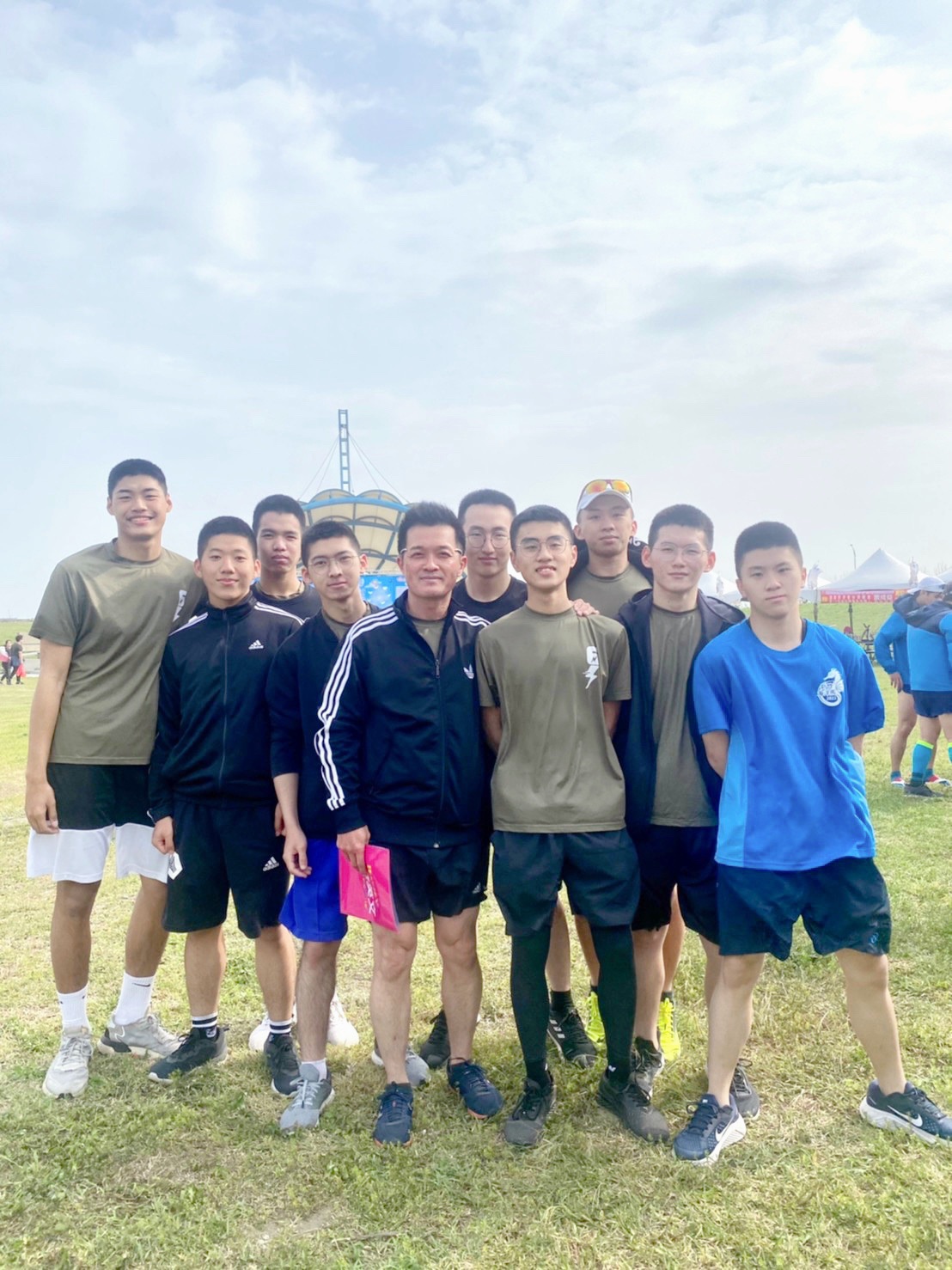 本校定向越野隊學生合影