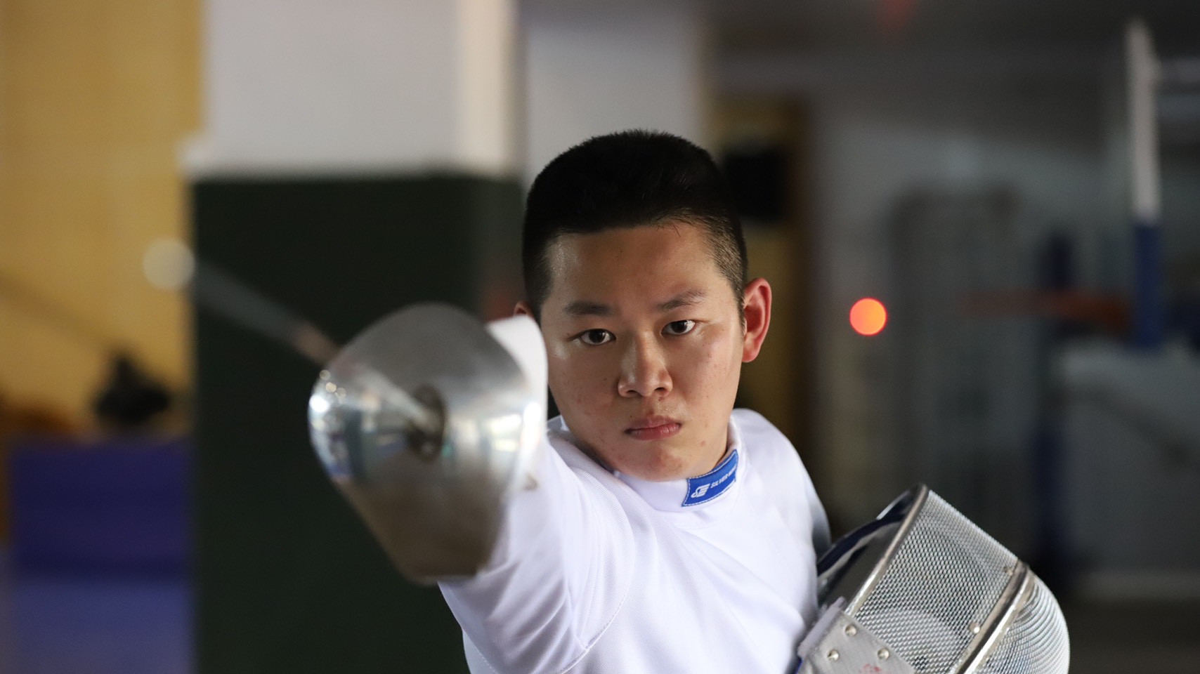 本校擊劍隊選手練習照