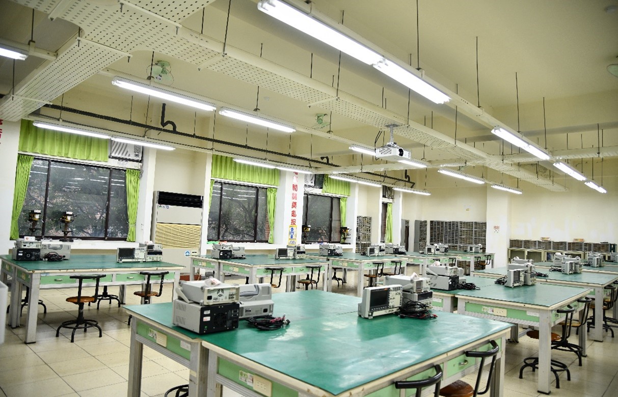提供電子學實習、專題製作、技能檢定、數位系統設計實習等課程教學及工業電子丙級檢定試場。