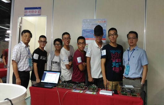 李石之主任帶領學生至建國科技大學參加2016全國水五金專題競賽，現場合影。