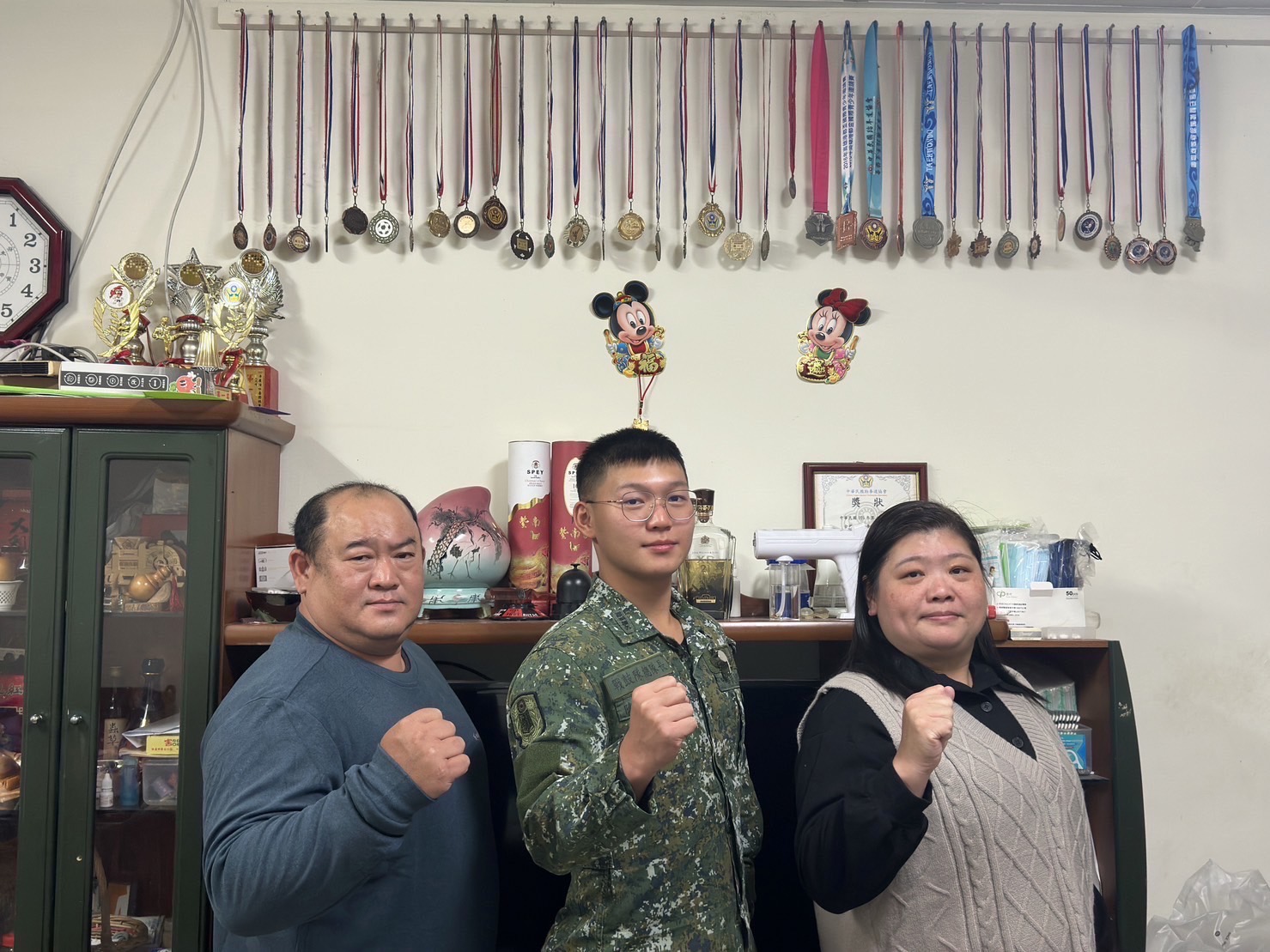 陳冠豪與父母合照