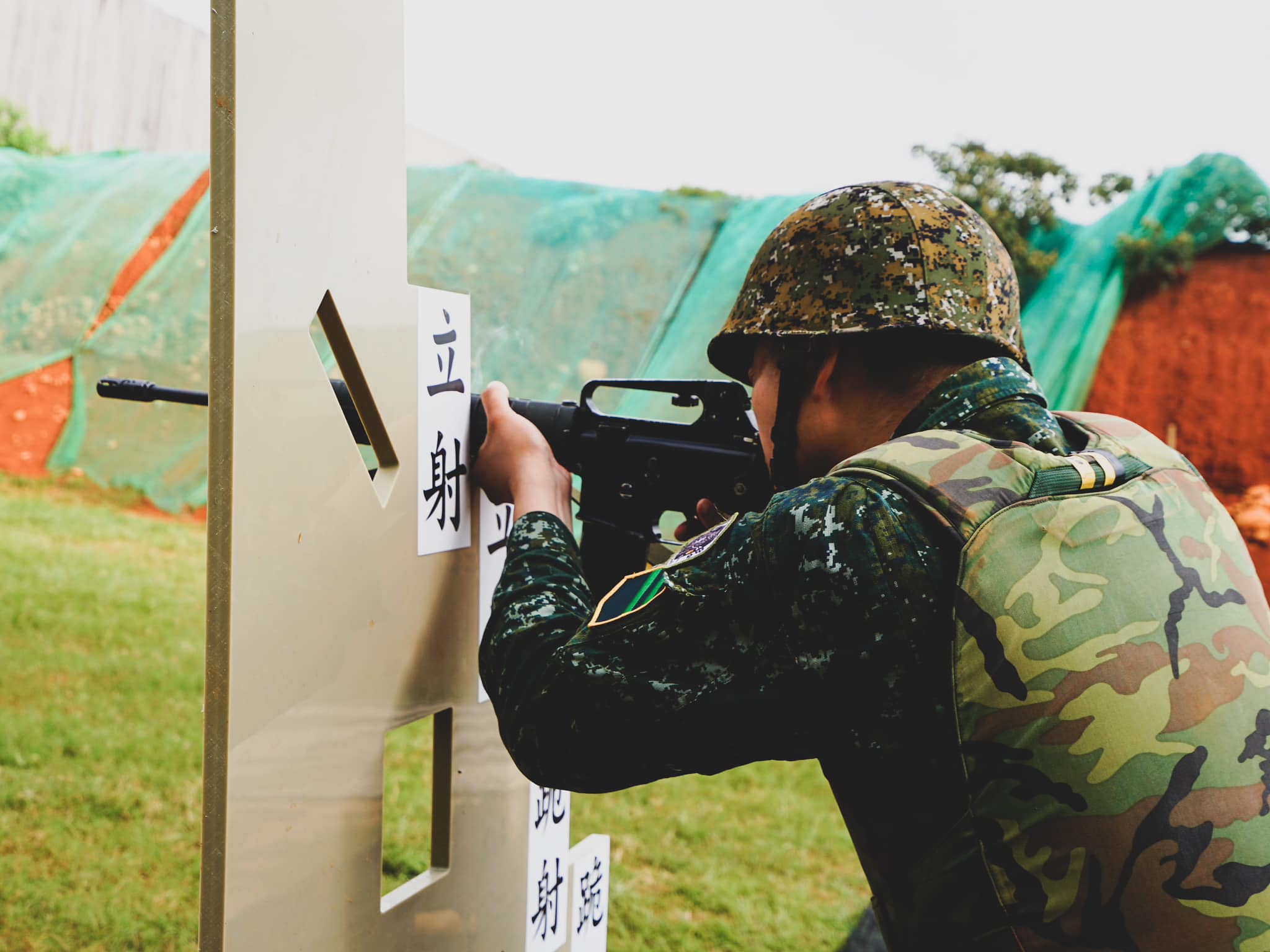 陸軍專科學校專19期於太平里靶場實施「快速反應射擊訓練」-跪射